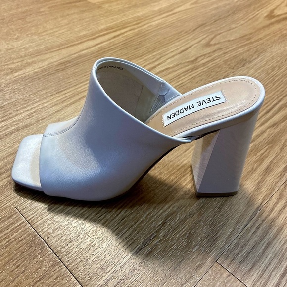 STEVE MADDEN Tule Block Heel Sandal - Picture 4 of 11